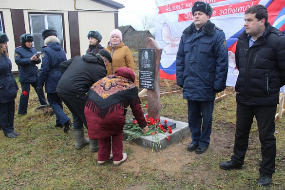 В селе Бахарево открыли мемориальную стелу маршалу Семену Жаворонкову